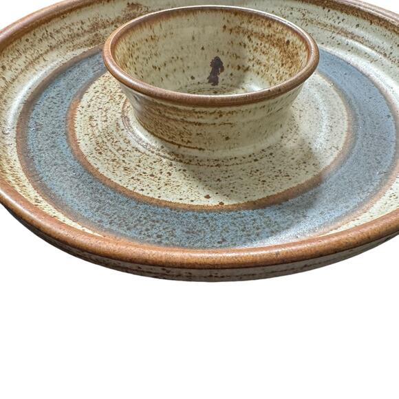 Vintage Handmade Signed Stoneware Chip & Dip Bowl Tan & Blue - Picture 2 of 3